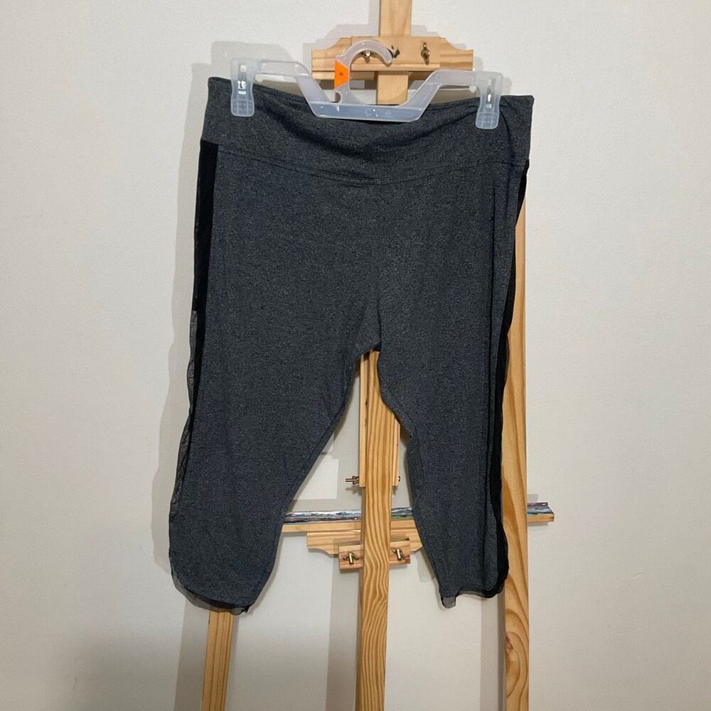 Victoria Sport capri leggings gray size large